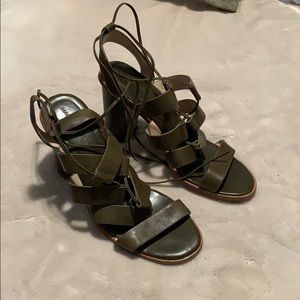 BANANA REPUBLIC GREEN STRAPPY SANDAL